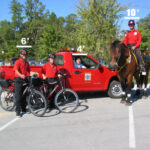 Mounted Troopers can see over vehicles, crowds, and other obstacles.